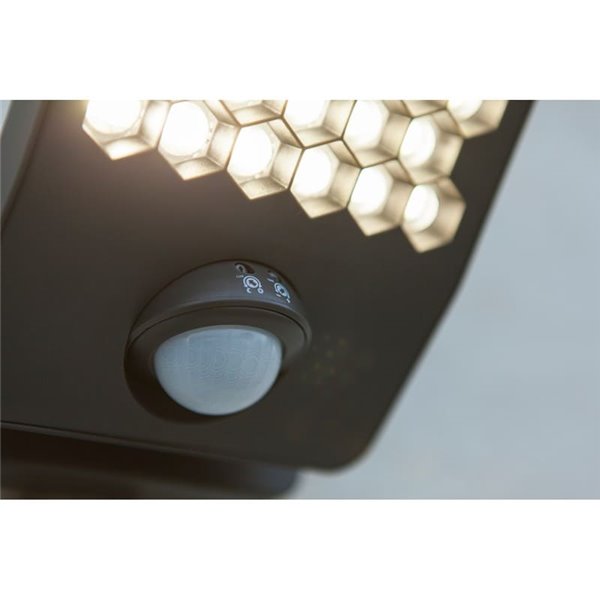 Aplique LED de aluminio con sensor de movimiento y cabezal que gira 90º ATLANTIS, 14W 2260Lm, 3000K/4000K
