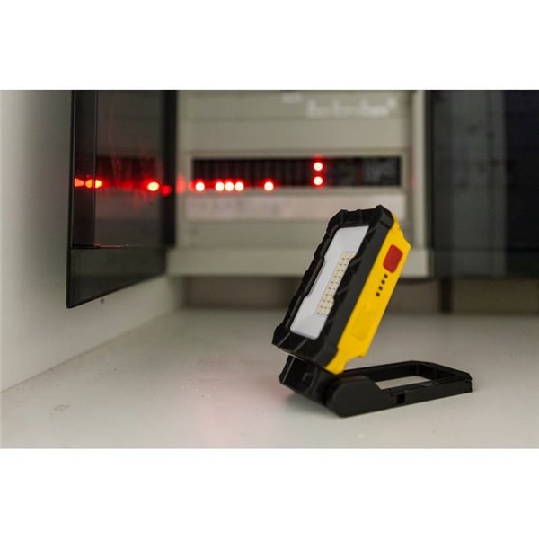 Proyector LED de trabajo para exteriores PENI, carga USB-C, magnético y gancho, 4000K, 2W 500Lm