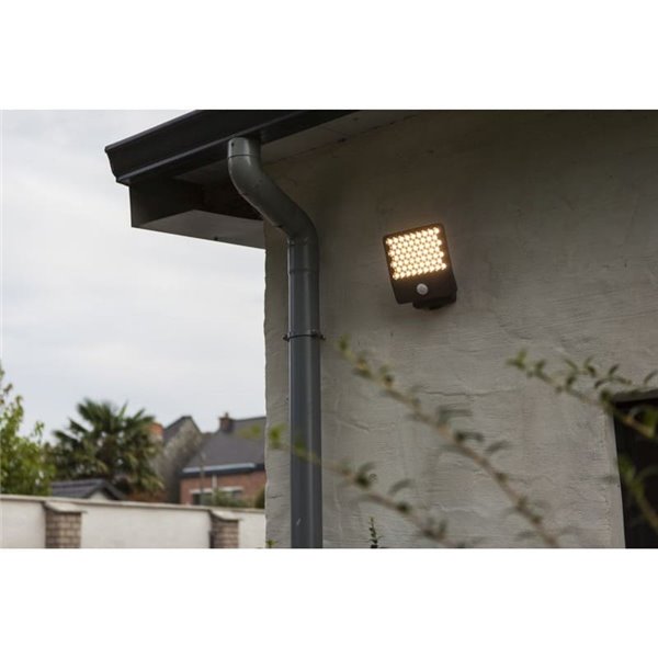 Aplique LED con sensor de movimiento y cabezal que gira 90º ATLANTIS, 14W 2260Lm, 3000K/4000K, grande