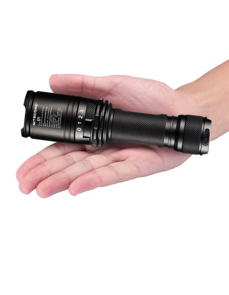 Lanterna Manual LED EF1 830 Lumens 270 metros Alcance IP54