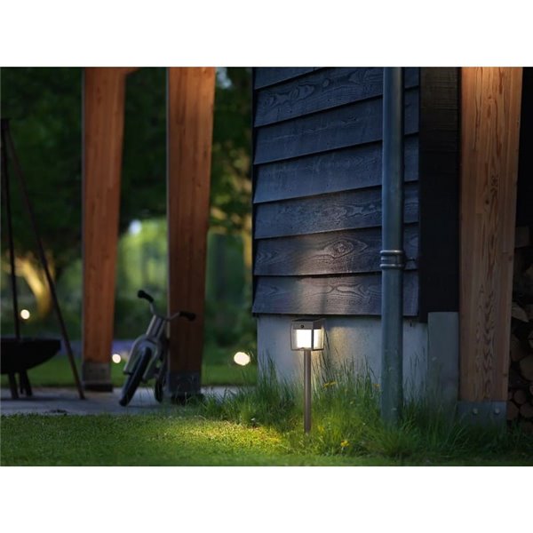 Baliza con pica al suelo exterior LED BLAISE, ultraeficiente 1,8W 3000K con panel solar