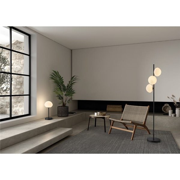 Lámpara de Pie minimalista con 3 tulipas redondas blancas CIAO, 3xE27 Ø18, latón mate/negro