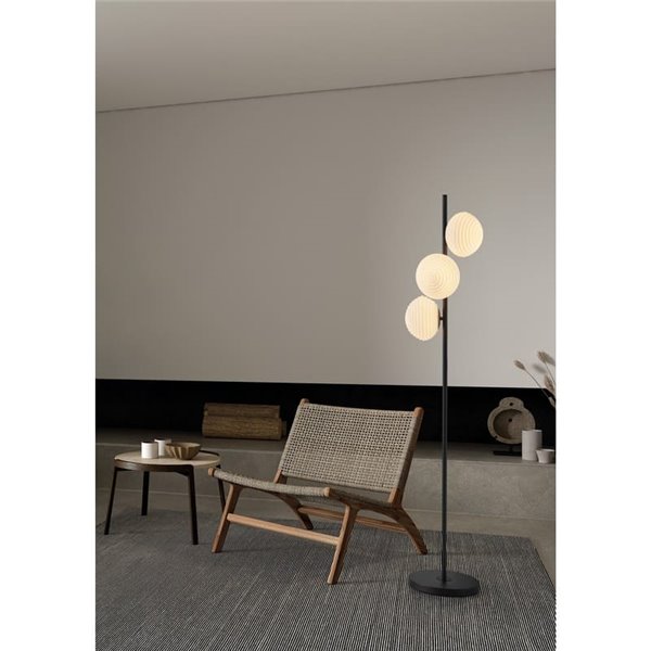 Luminária de chão minimalista com 3 abajures redondos brancos CIAO, 3xE27 Ø18, latão mate/preto