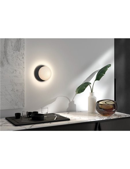 Aplique de pared interior CIAO, con pantalla redonda blanca, 1XE27 Ø18, latón mate/negro