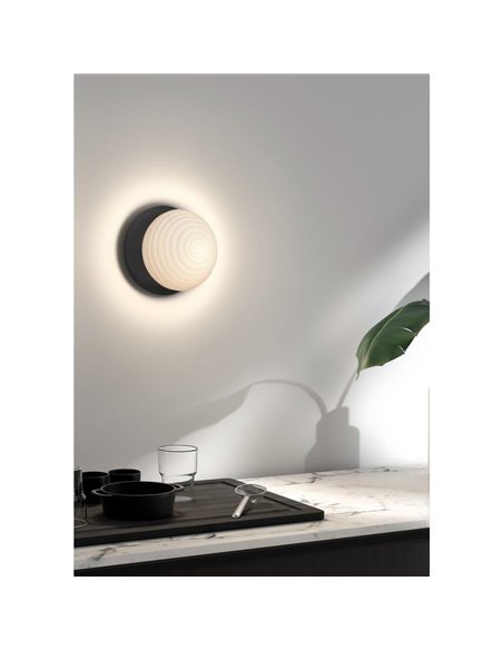 Aplique de pared interior CIAO, con pantalla redonda blanca, 1XE27 Ø18, latón mate/negro