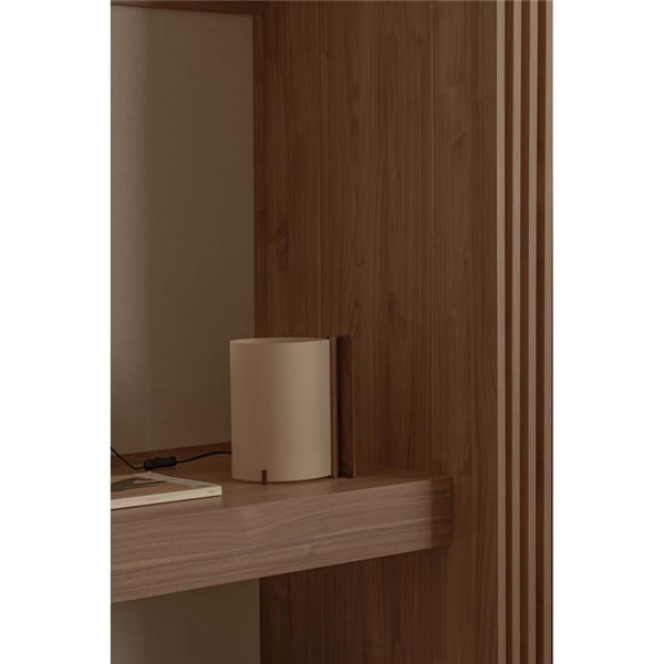 Lámpara de sobremesa CATA, con madera de nogal y pantalla papiro, 2W 2200K (luz super cálida)