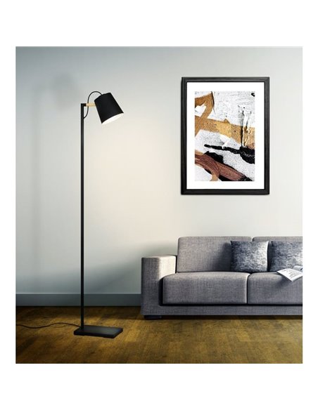 Lampadaire LACEY avec abat-jour noir et détails en bois, E27, H:1.595m