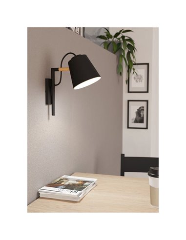 Aplique de pared LACEY con pantalla negra y detalles en madera, E27