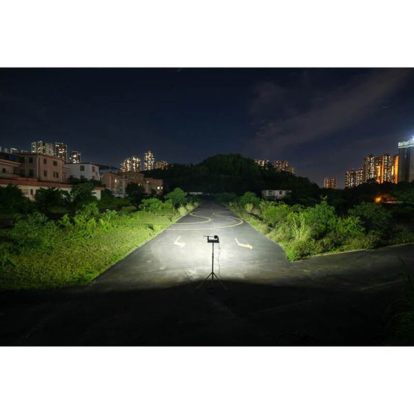 Lampe de travail LED carrée grand angle 9 120 lm - 10/30 V - Faisceau large - IP6K9K - 16 LED