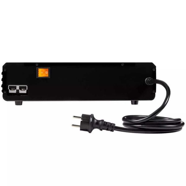 Parte traseira do carregador de bateria profissional OSRAM BATTERYcharge PRO 100A - 12V/24V