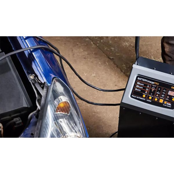 Cargador de Batería Profesional OSRAM BATTERYcharge PRO 60A - 12V/24V con Función de Arranque OSCP60T