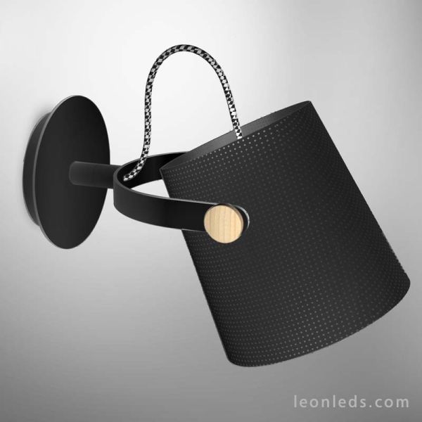 Aplique de pared negro y madera de la serie Nordica de mantra 4925 de diseño nordico escandinavo | LeonLeds Iluminación