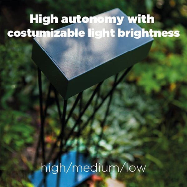 Balise solaire LED SPIDO avec piquet de terre, design noir élégant, 10,5W, 900Lm, 3000K