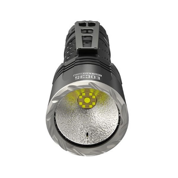 Linterna de mano EDC35 5000 lúmenes y 601 metros de alcance batería 1700 mAh incorporada IP54