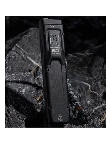 Lanterna de mão ultraleve EDC25, 3000 lúmens, alcance de 300 metros e bateria integrada de 1700 mAh, classificação IP68.