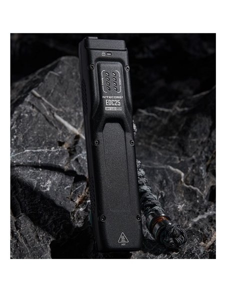 Lanterna de mão ultraleve EDC25, 3000 lúmens, alcance de 300 metros e bateria integrada de 1700 mAh, classificação IP68.