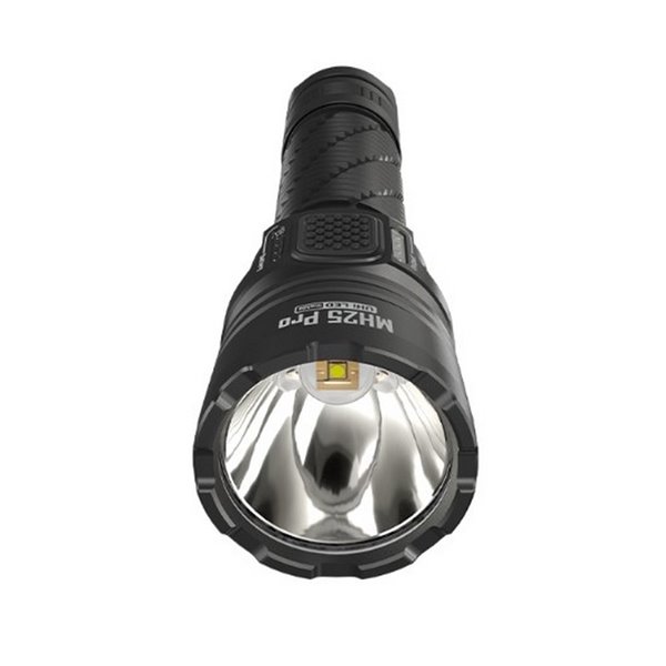 Linterna LED de mano MH25PRO 3300 lúmenes y alcance 705m, batería recargable USB-C NL2153HP 5,300mAh IP68
