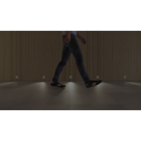 Luminária de sinalização LED embutida LAO 1,5 W com sensor e interruptor CCT – Branca ou preta, da Beneito Faure.