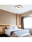 Luminária de teto LED quadrada com acabamento em madeira ambiente