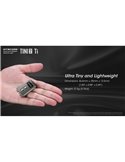 Linterna de mano LED Tini2 SS TI titanio, accesorio llavero 500Lm y 89m alcance, recargable USB-C Gris