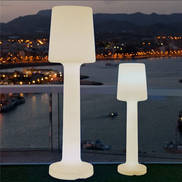 Lámpara de pie LED de exterior con cable CARMEN 110, blanco frío o blanco cálido
