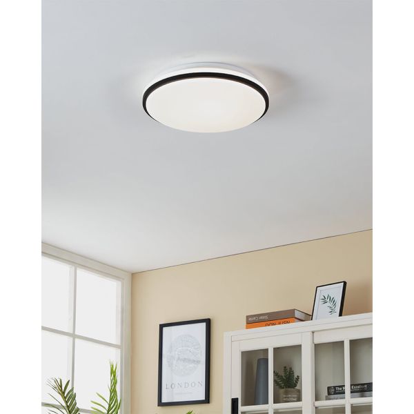 Plafón LED PINETTO Negro y Blanco IP44 Ø340mm 15,6W 4000K Eglo 900366 instalado en salón