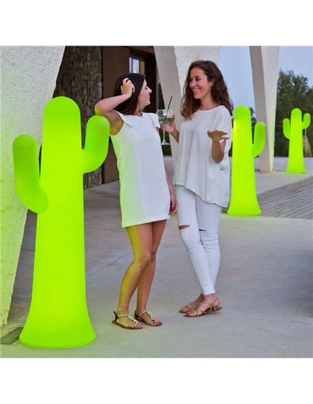 Luminária de piso LED PANCHO 140 em formato de cacto, verde-limão, com cabo externo, luz fria