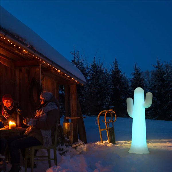 Luminária de chão LED PANCHO 140 em formato de cacto, branca com cabo para área externa, luz fria ou quente