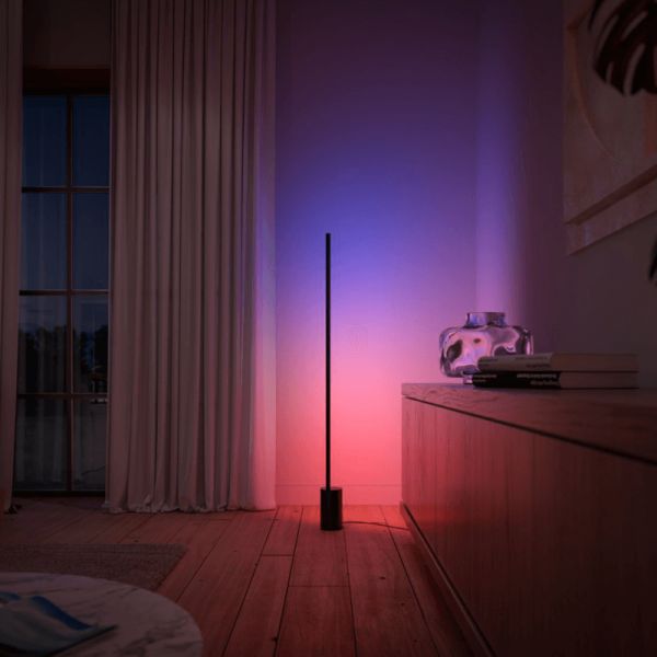 Lámpara de pie LED negra inteligente Gradient Signe ambiente