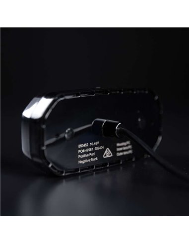 Luz lateral LED ámbar FOR9T SCALE, diseño lineal innovador, 3,5W, 6000K, cable, 116,5x54x22 mm