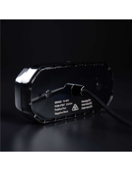 Luz lateral LED ámbar FOR9T SCALE, diseño lineal innovador, 3,5W, 6000K, cable, 116,5x54x22 mm