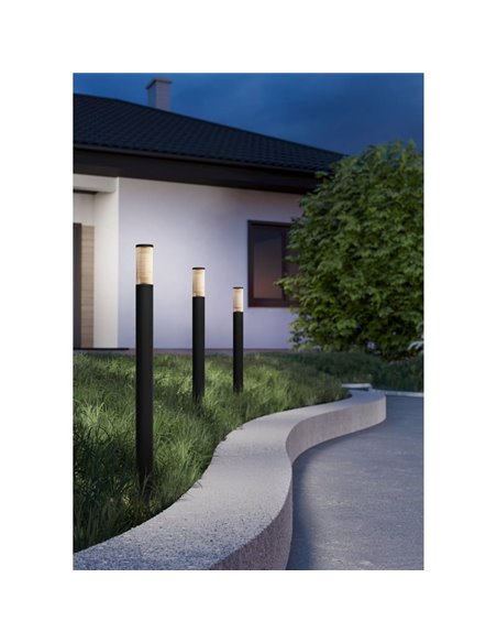 Baliza exterior SALLE, negra con estructura de alumino y plástico estriado, 110cm altura E27, IP54