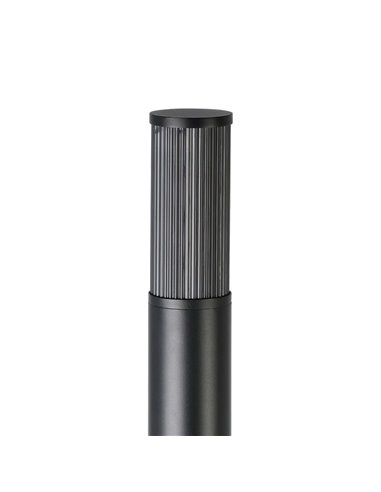 Baliza exterior SALLE, negra con estructura de alumino y plástico estriado, 110cm altura E27, IP54