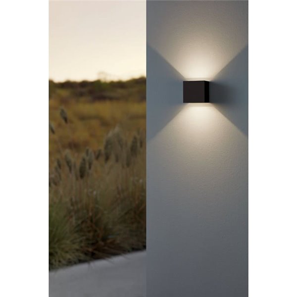 Aplique de pared LED negro CALPINO 3, en forma de cubo 2x2,8W 840Lm 3000K, IP54