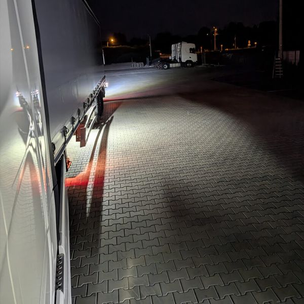 Barre de manœuvre pour camion avec lampe LED CRP1 12 V/24 V 2 200 lm IP67/IP69K homologuée R148