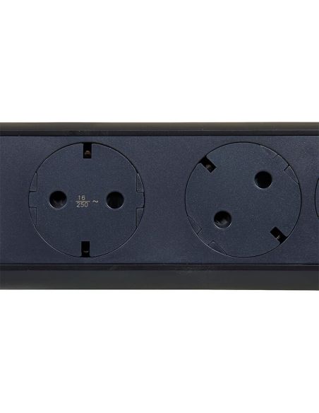 Detalhe da Base Múltipla Fixa e Giratória Legrand com 3 Tomadas 2P+T e Interruptor, 1,5m, Preta