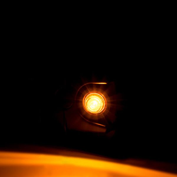 Phare LED avec support et clignotant latéral et avec feu de position néon et clignotant A 1 CleoFront 12V 24V