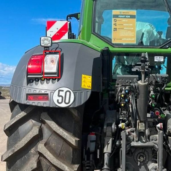 Tracteur Fendt avec feu arrière clignotant 12 V | Verre transparent
