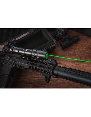 Linterna táctica para arma ODIN GL 1500Lm con láser verde, 215m alcance, IPX4 y Montura Picatinny