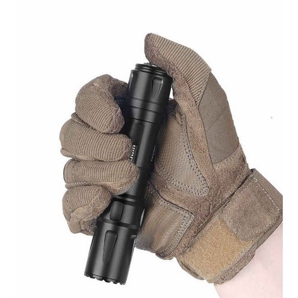 Lampe torche tactique ODIN 2000 lm, portée 300 m, IPX8, avec interrupteur à distance et support Picatinny