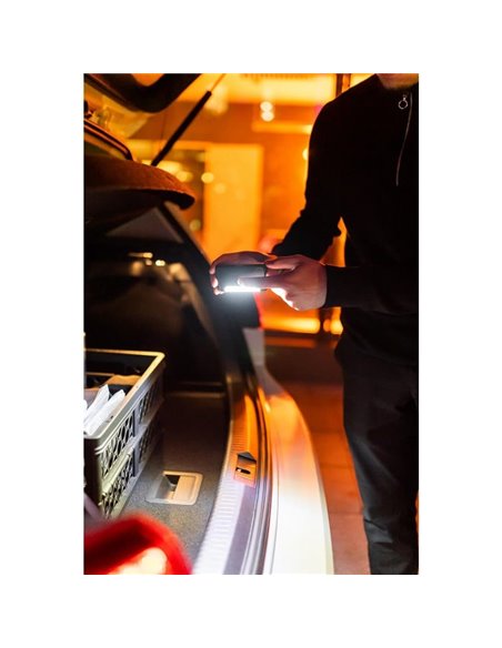 Luz de maletero LED recargable LEDambient® Trunk Light, 6000K con imán, sensor y USB-C