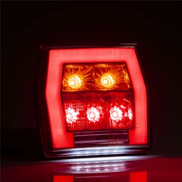 Piloto trasero LED con luz de matrícula FT-122 T cable 1 m, 4 func. 12–36V, E9 S1 R1 L 2a, difusor rojo stop