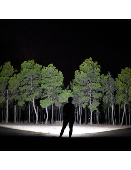 Linterna LED recargable 23000 lm con zoom e indicador de carga USB-C | Power Bank | 5 modos de luz | Largo alcance IP67