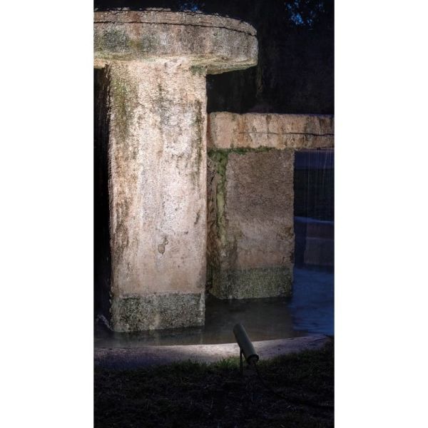 Projetor LED para exterior SKIP MEDIUM, ângulo de feixe de 29º, 5,5 W IP65 cinza ou ferrugem em 2700 K ou 3000 K 620 lm/660 lm