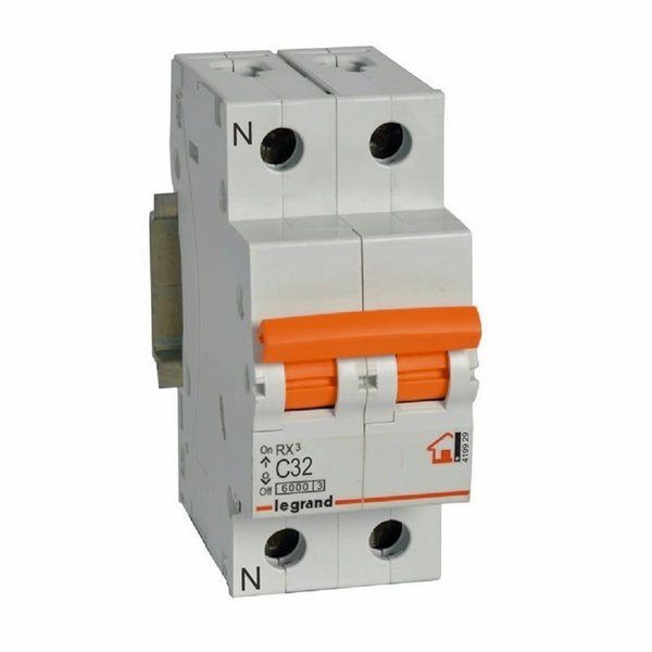 RX³ 1P+N (neutro à direita) 32 A Curva C 6 kA Interruptor magnetotérmico com caixa Legrand