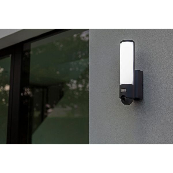 Aplique LED inteligente tubular para puertas de entrada ELARA con cámara, altavoz, micro y sensor de movimiento, acero inoxidabl