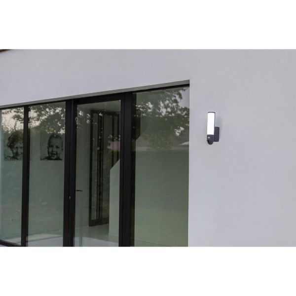Aplique LED inteligente tubular para puertas de entrada ELARA con cámara, altavoz, micro y sensor de movimiento, acero inoxidabl