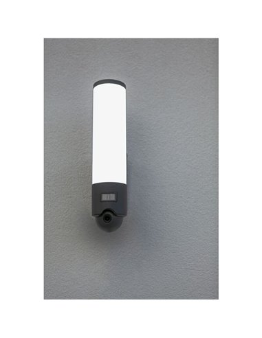 Luminária de entrada tubular LED inteligente ELARA com câmera, alto-falante, microfone e sensor de movimento, em aço inoxidável.