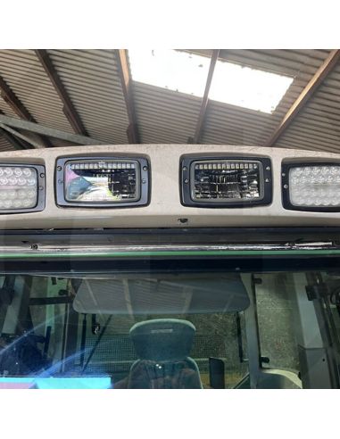 Detalle Faro LED rectangular 12/24V con luz de estacionamiento, cruce, diurna y carretera IP67/IP6K9K homologado