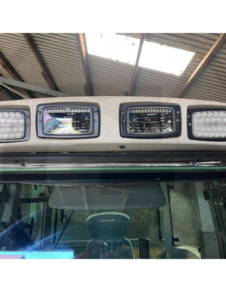 Detalle Faro LED rectangular 12/24V con luz de estacionamiento, cruce, diurna y carretera IP67/IP6K9K homologado